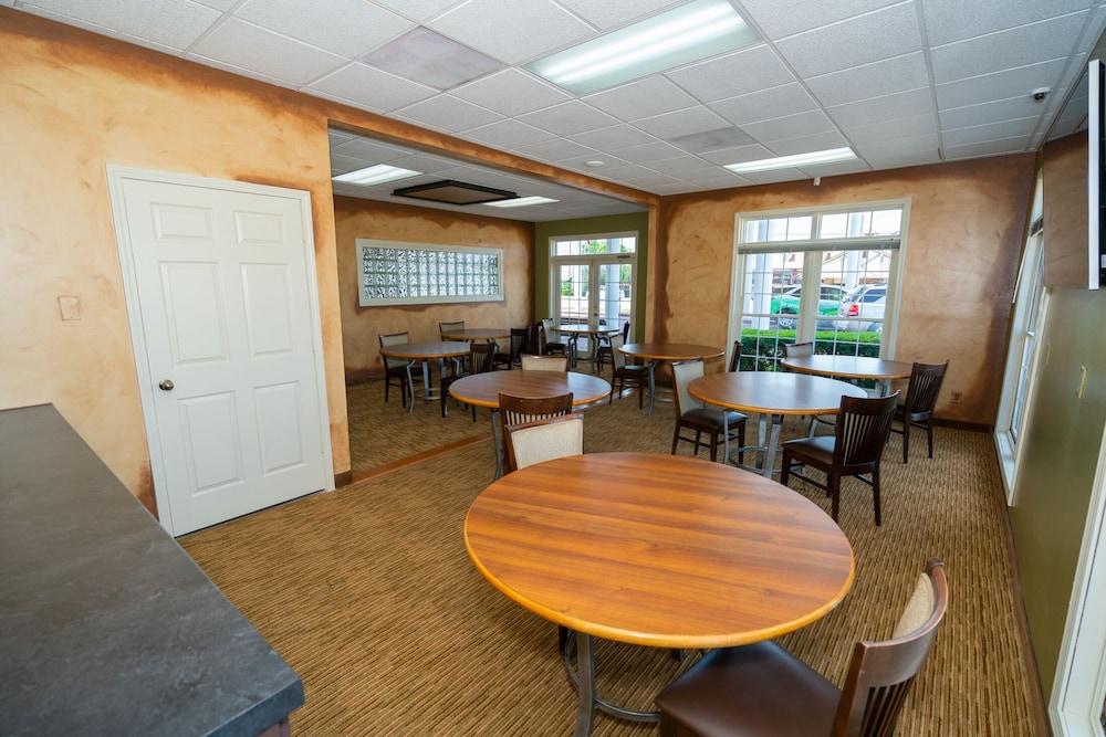 Angel Inn Near Imax, A Travelodge By Wyndham Branson Exteriör bild