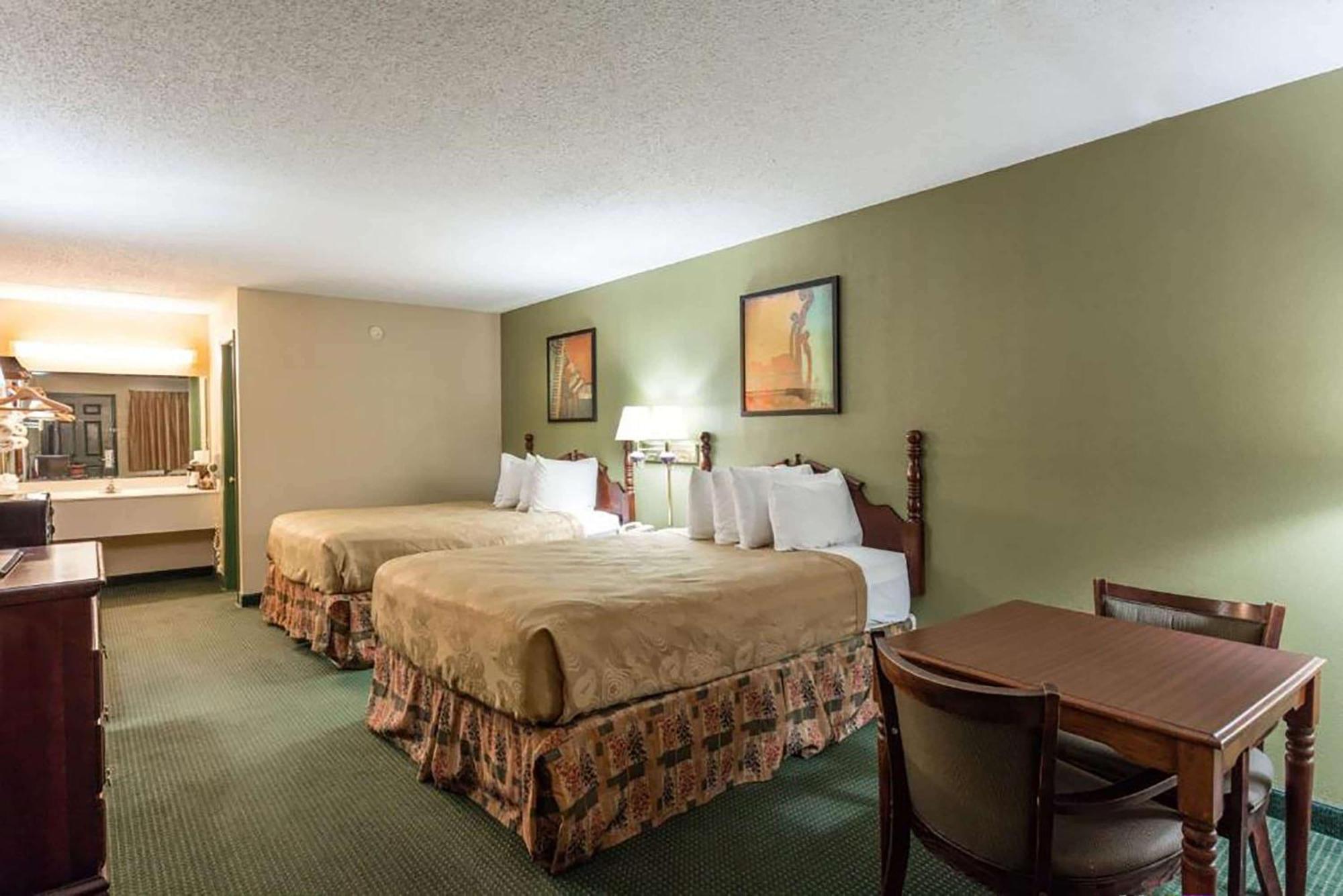 Angel Inn Near Imax, A Travelodge By Wyndham Branson Exteriör bild