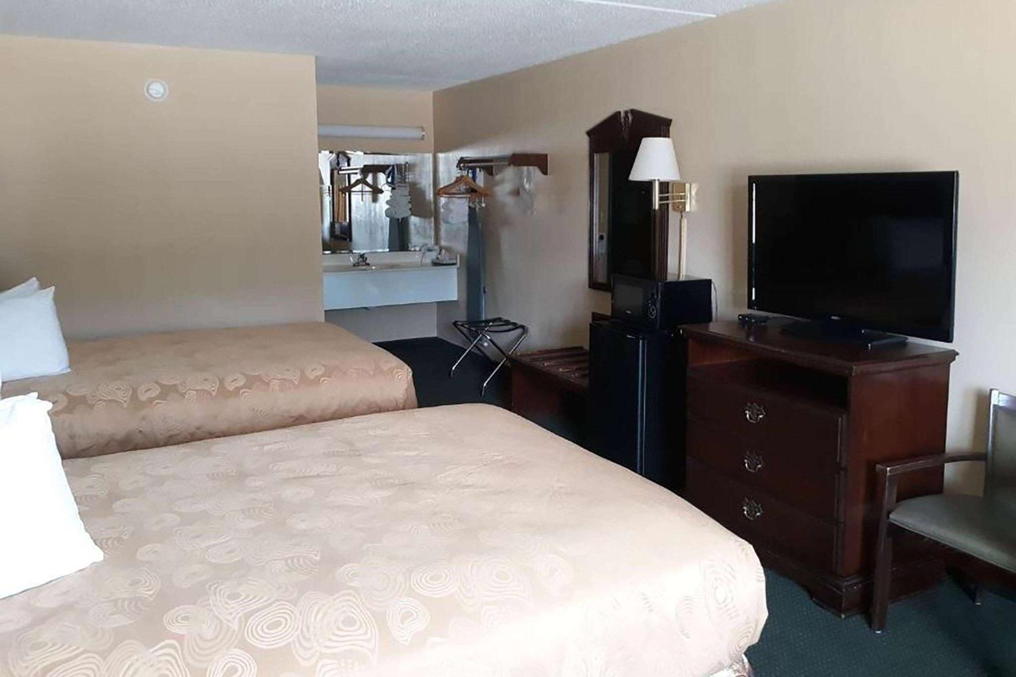 Angel Inn Near Imax, A Travelodge By Wyndham Branson Exteriör bild