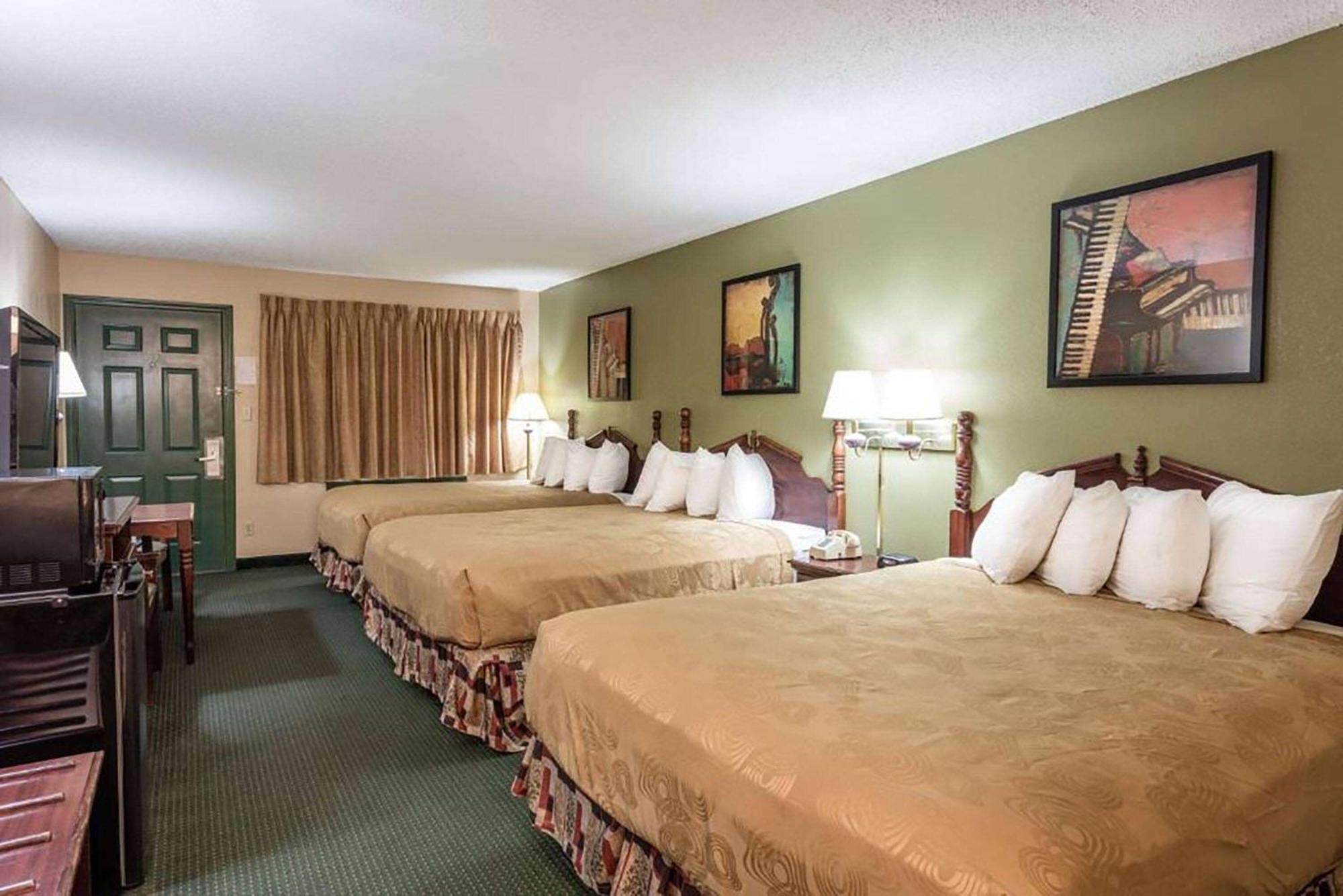 Angel Inn Near Imax, A Travelodge By Wyndham Branson Exteriör bild