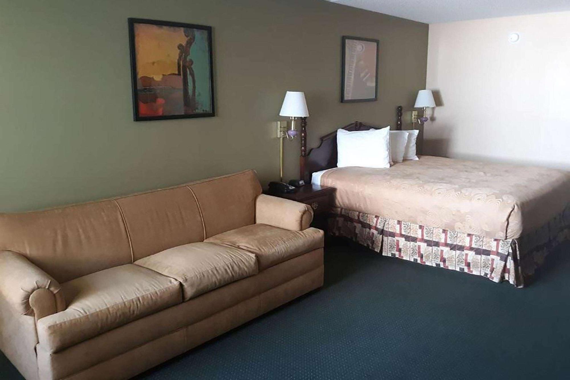 Angel Inn Near Imax, A Travelodge By Wyndham Branson Exteriör bild