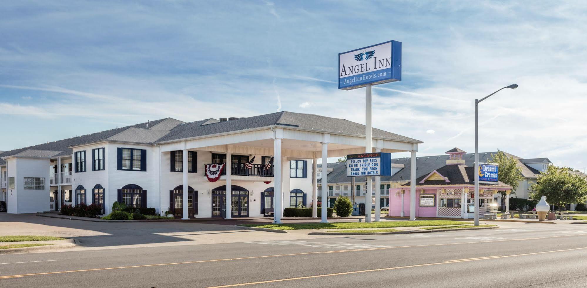 Angel Inn Near Imax, A Travelodge By Wyndham Branson Exteriör bild