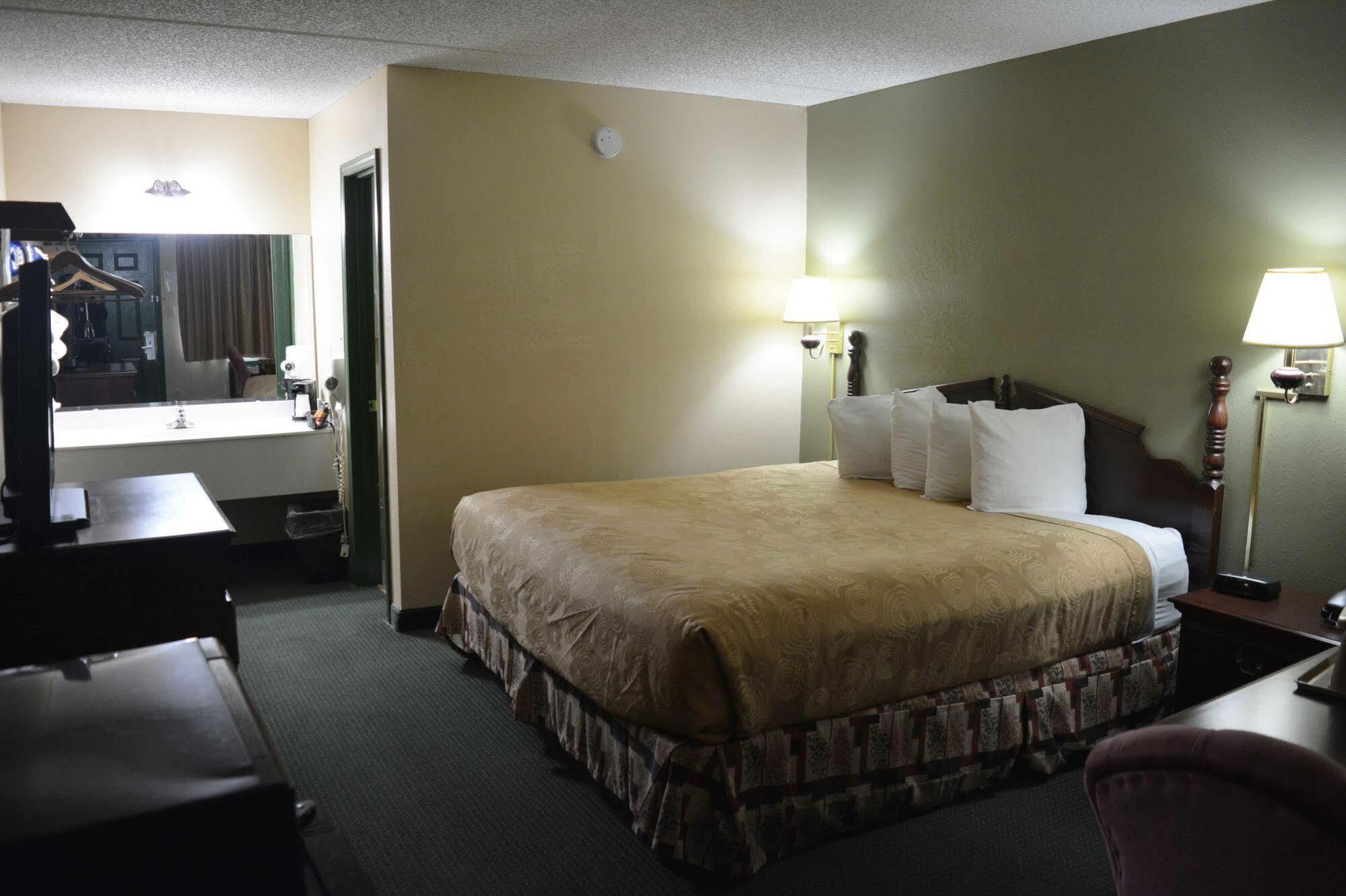 Angel Inn Near Imax, A Travelodge By Wyndham Branson Exteriör bild