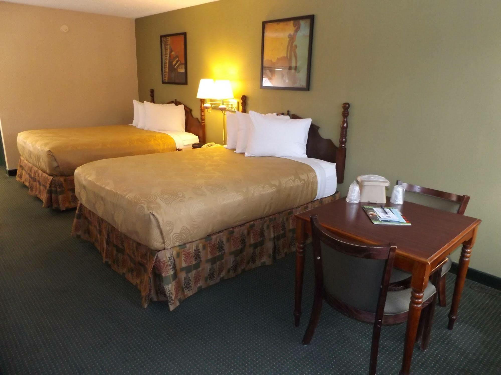 Angel Inn Near Imax, A Travelodge By Wyndham Branson Exteriör bild
