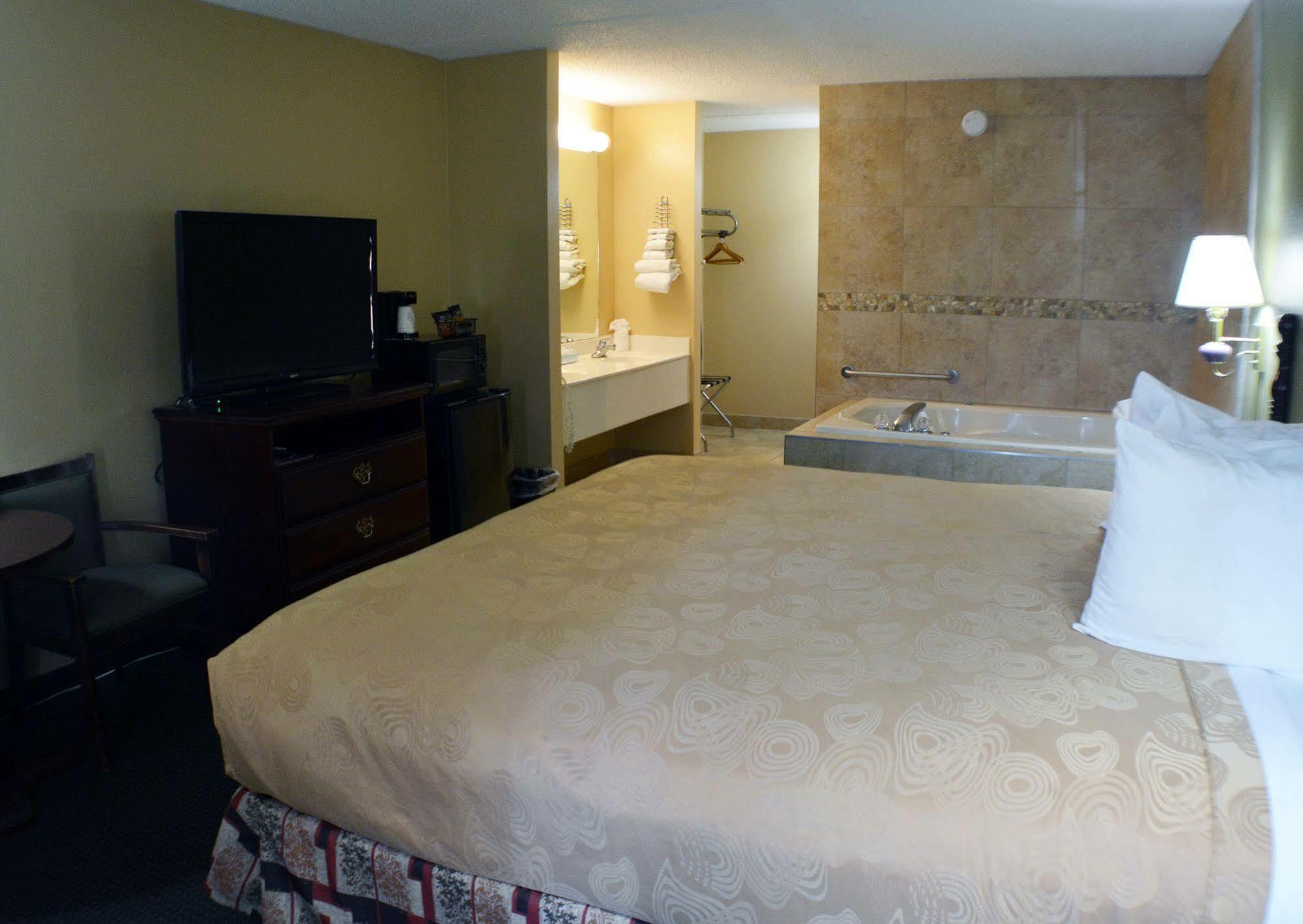 Angel Inn Near Imax, A Travelodge By Wyndham Branson Exteriör bild