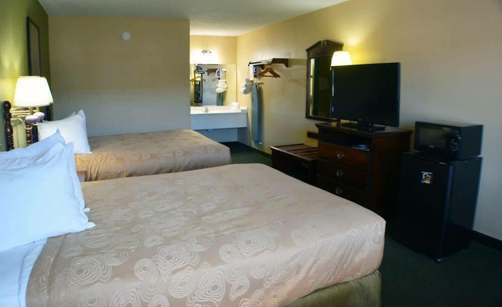 Angel Inn Near Imax, A Travelodge By Wyndham Branson Exteriör bild