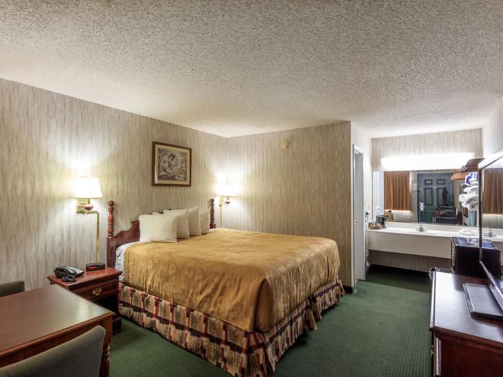 Angel Inn Near Imax, A Travelodge By Wyndham Branson Exteriör bild